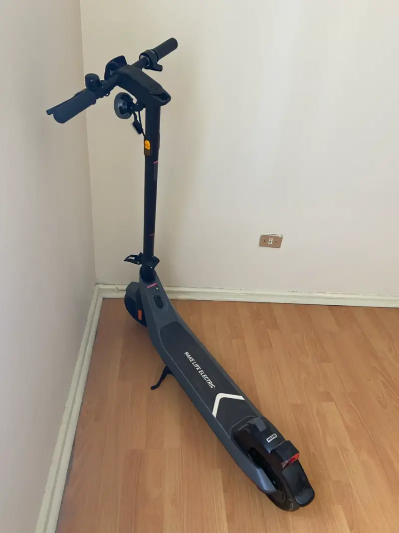 Scooter eléctrico negro KQi2 Pro de NIU - 2