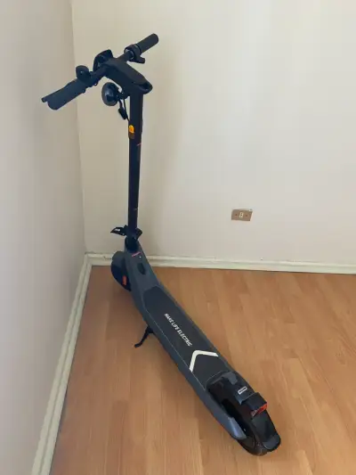 Scooter eléctrico negro KQi2 Pro de NIU - miniatura 2