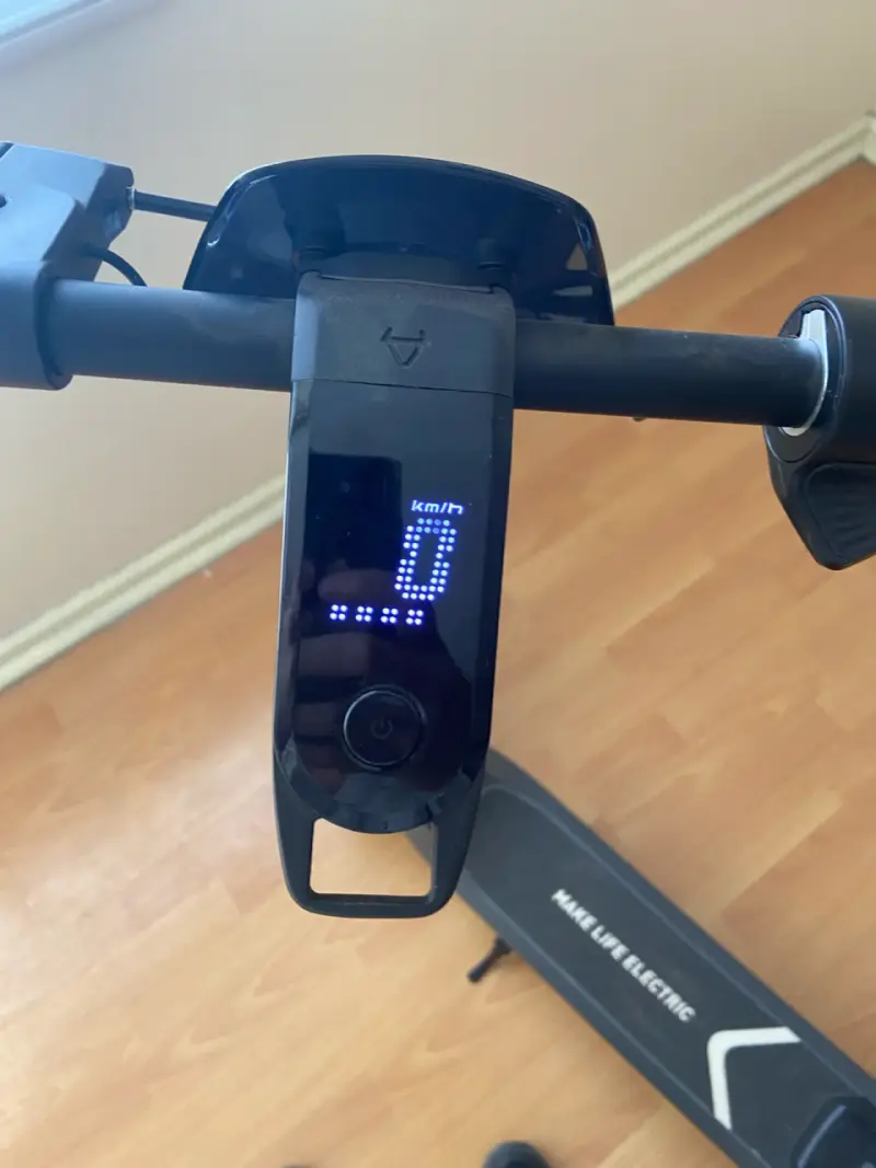 Scooter eléctrico negro KQi2 Pro de NIU - 4