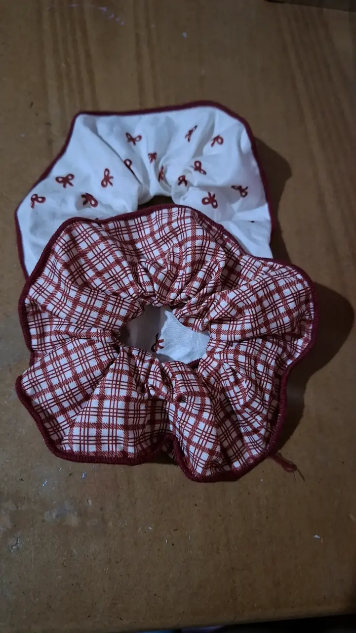 Colección de coleteros rojos y blancos