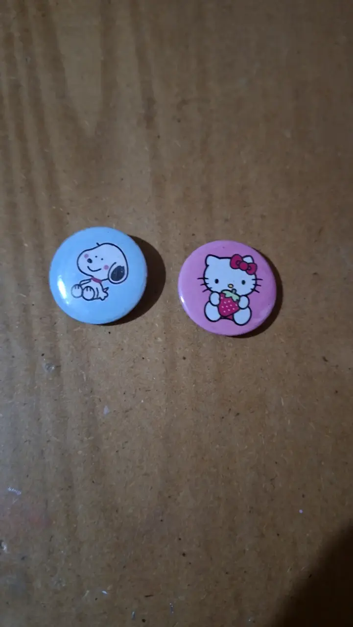 Set de chapitas Snoopy y Hello Kitty