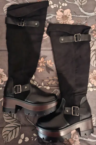 Botas negras altas con plataforma - miniatura 1