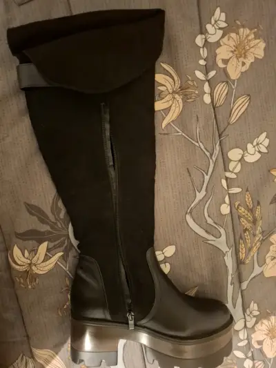 Botas negras altas con plataforma - miniatura 3