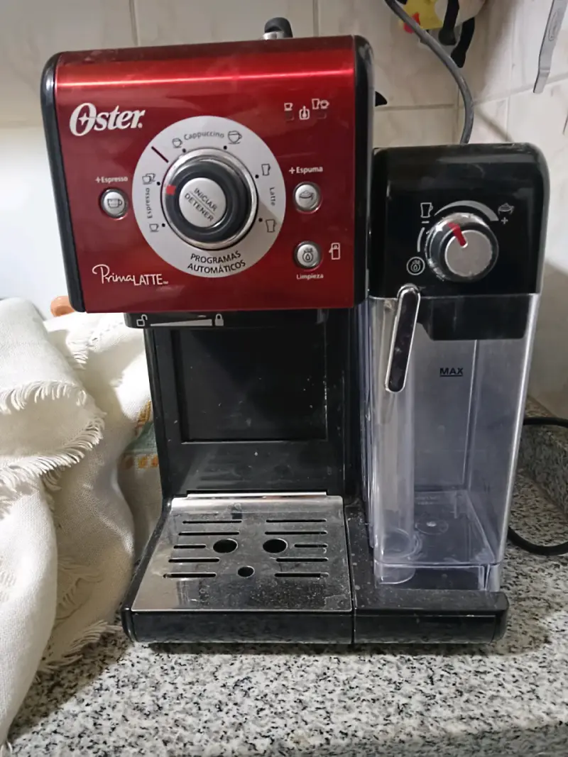 Cafetera Oster PrimaLatte roja - 1