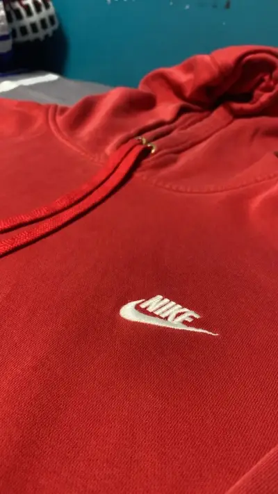 Polerón Nike rojo con capucha - miniatura 1