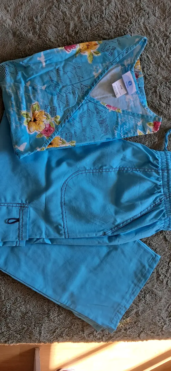 Conjunto médico azul floral talla S - 1