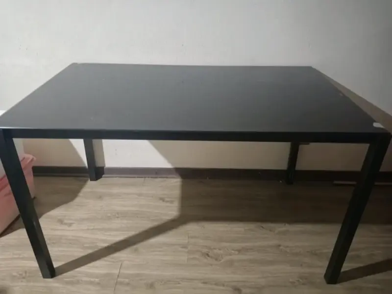 Mesa rectangular negra