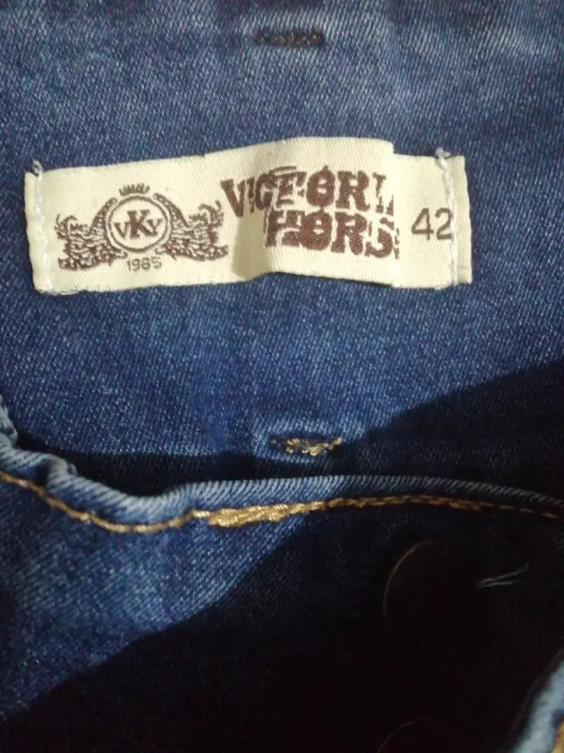 Jeans con bordado de flores - 3
