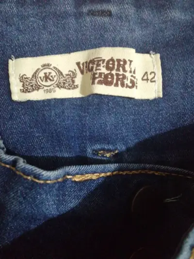 Jeans con bordado de flores - miniatura 3