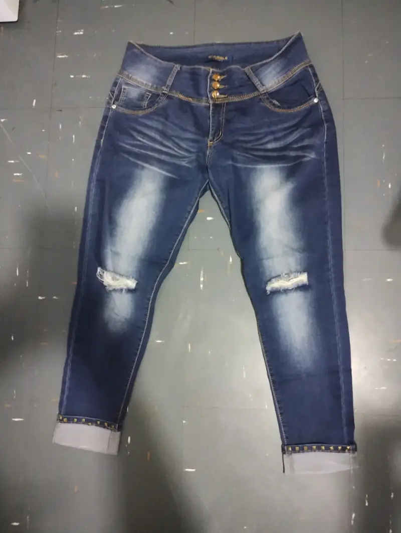 Jeans azules con roturas