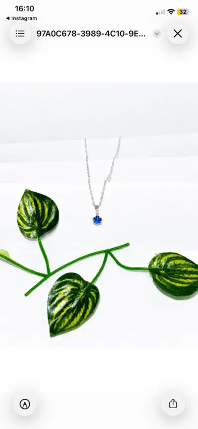 Collar con colgante azul - miniatura 1