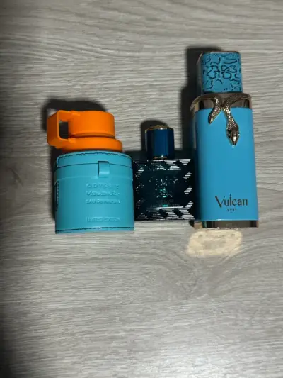Botellas vacias de perfumes - miniatura 1