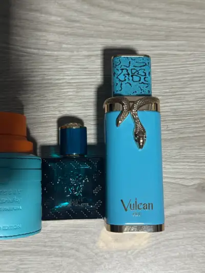Botellas vacias de perfumes - miniatura 3