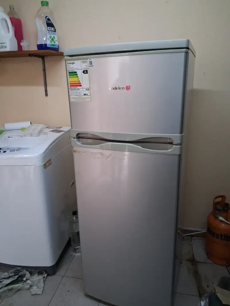 Refrigerador Sindelen color plata - 1