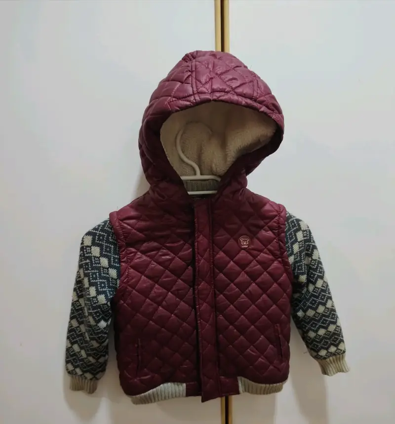 Chaqueta acolchada infantil burdeo