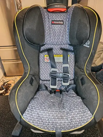 Silla de auto para bebé Essentials - miniatura 1
