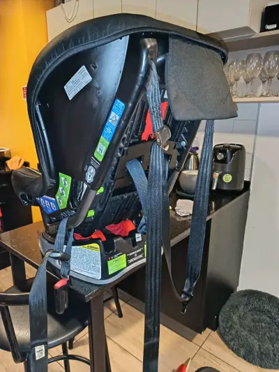 Silla de auto para bebé Essentials - miniatura 3