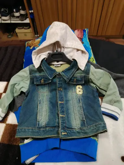 Chaqueta infantil mezclilla y capucha - miniatura 1