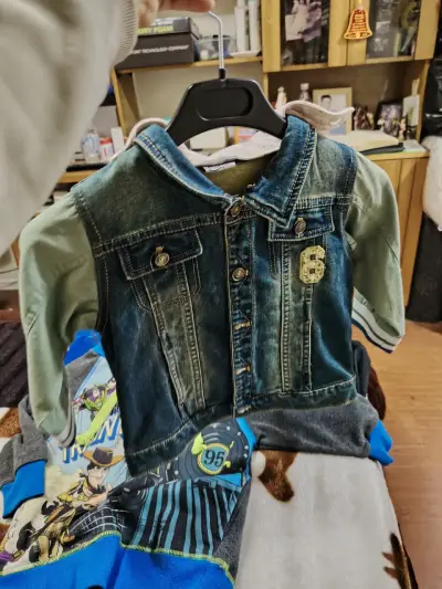 Chaqueta infantil mezclilla y capucha - miniatura 2