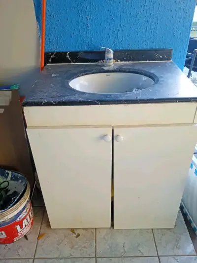 Lavamanos con mueble blanco - miniatura 1