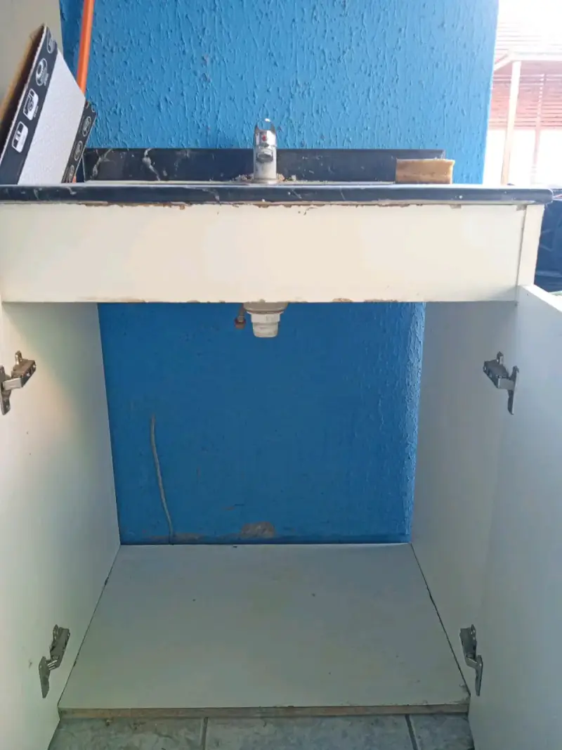 Lavamanos con mueble blanco - 2