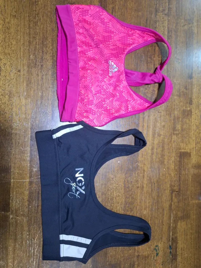Pack de tops deportivos Adidas y NGX