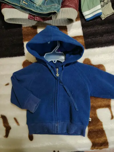 Chaqueta azul con capucha para niño - miniatura 2