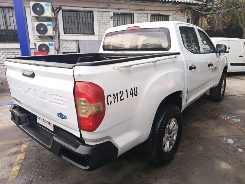 Camioneta pickup blanca - 3