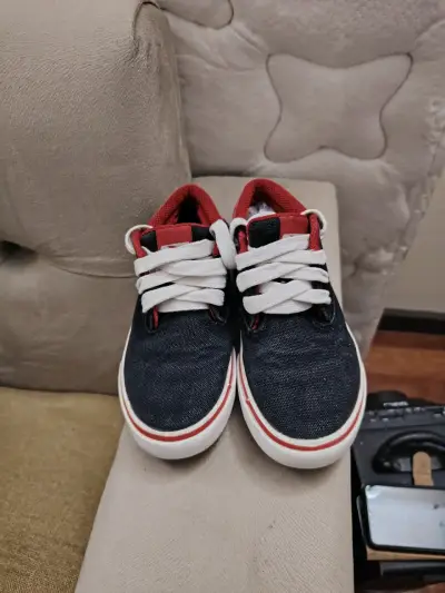 Zapatillas negras para niño - miniatura 3