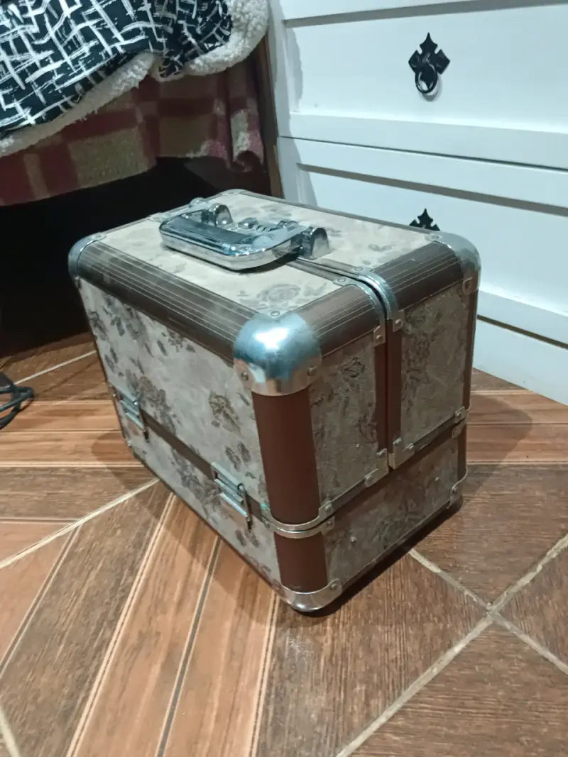 Maleta vintage para llevar cosas - 1