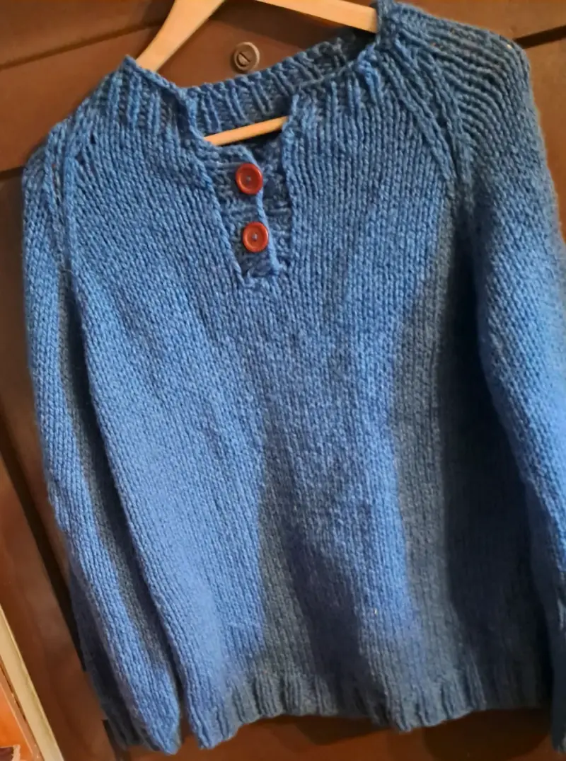 Sweater azul con botones - 1