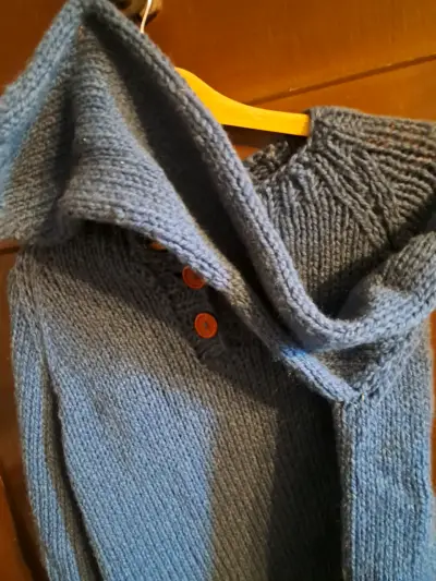 Sweater azul con botones - miniatura 2