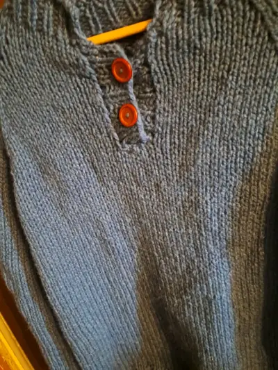 Sweater azul con botones - miniatura 3
