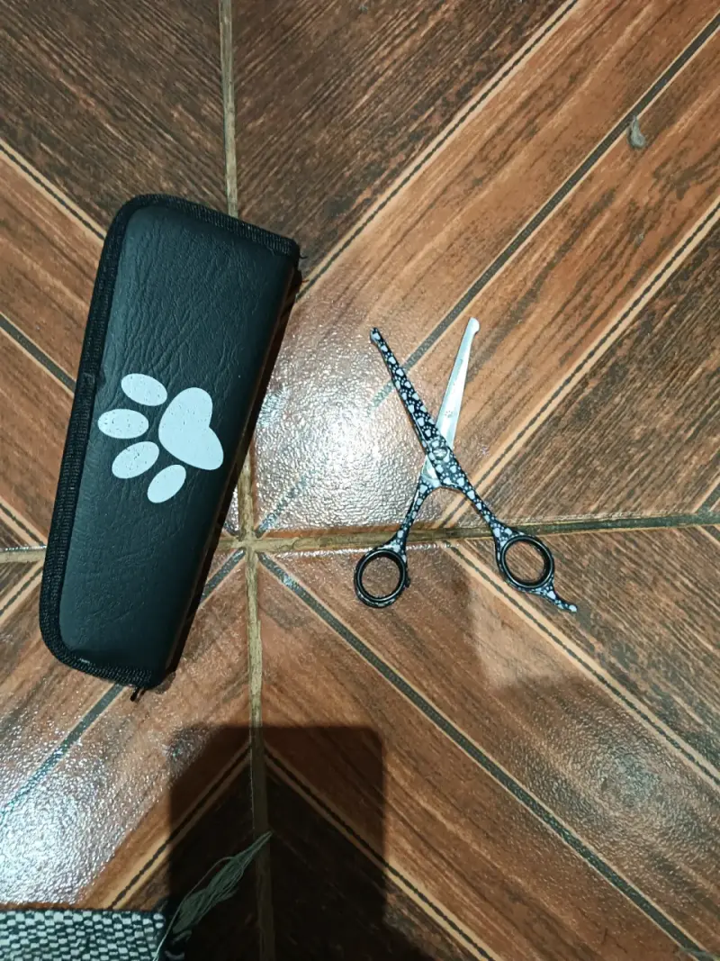 Tijeras profesional para mascotas con estuche - 1