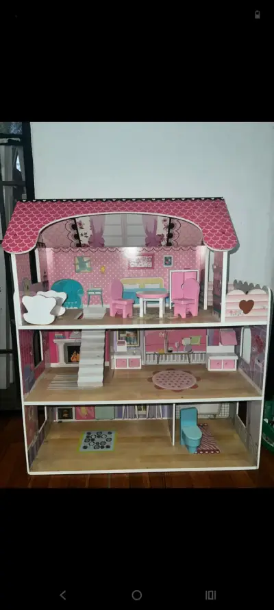 Casa de muñecas de madera - miniatura 1
