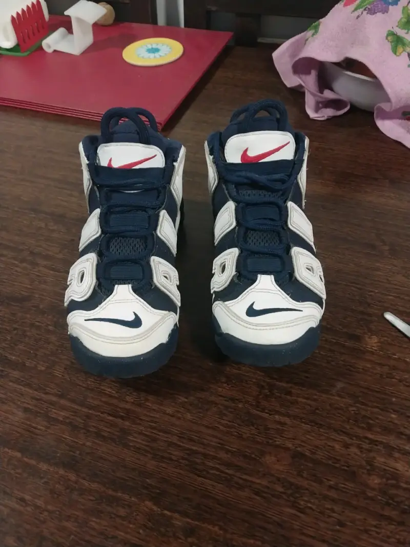 Zapatillas Nike blancas y azules - 1