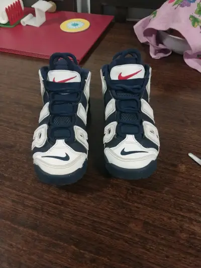 Zapatillas Nike blancas y azules - miniatura 1