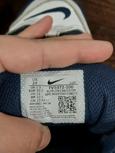 Zapatillas Nike blancas y azules - miniatura 3