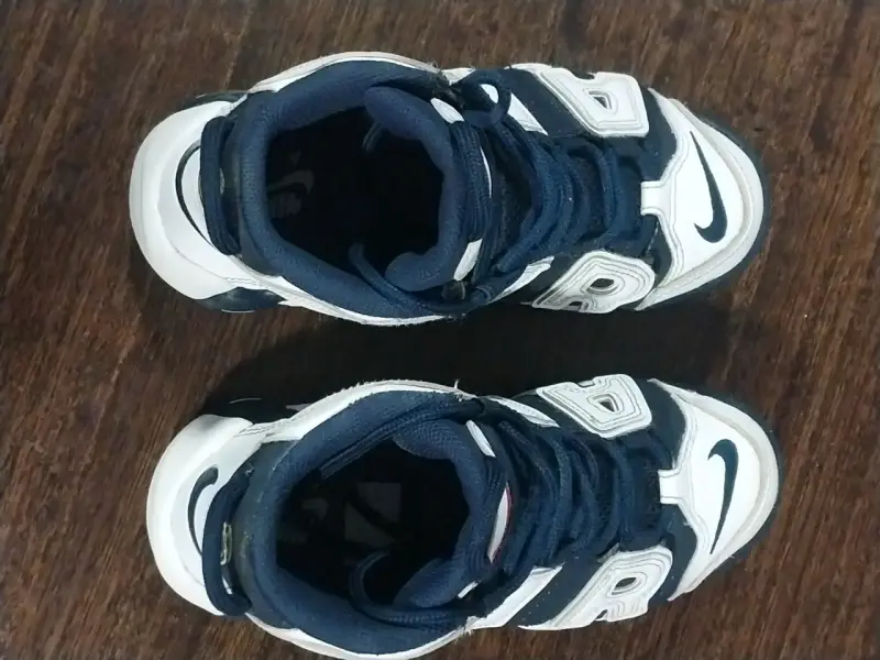 Zapatillas Nike blancas y azules - 4