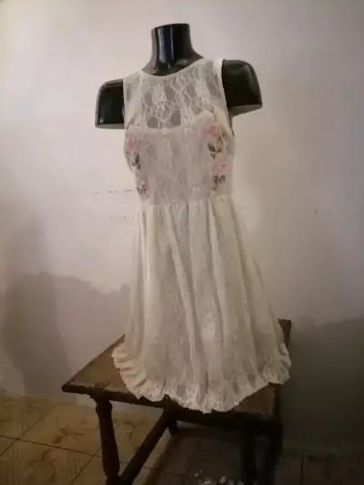Vestido encaje blanco floral - miniatura 1