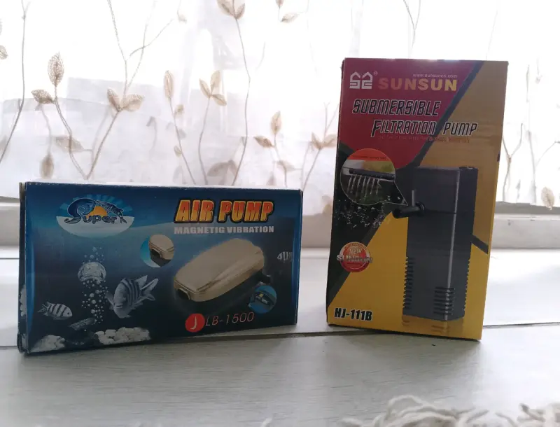 Acuario de vidrio mediano y accesorios - 2