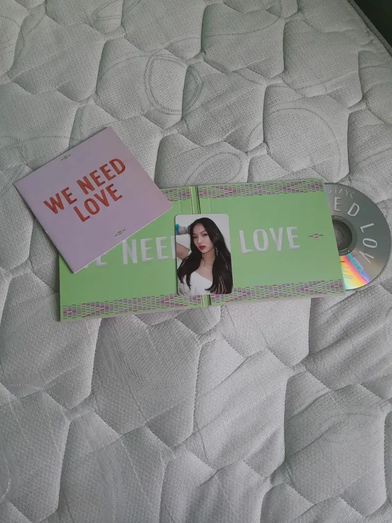 Álbum WE NEED LOVE - 2