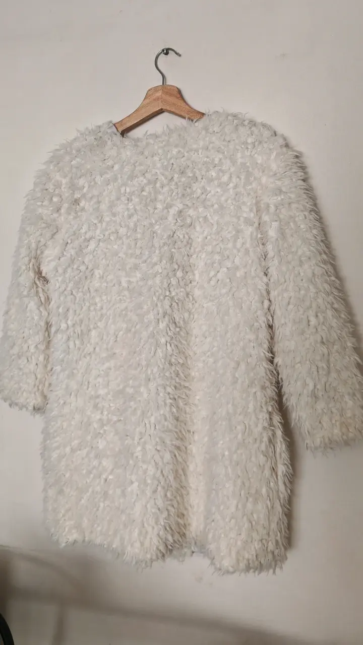 Abrigo peludo blanco - 3