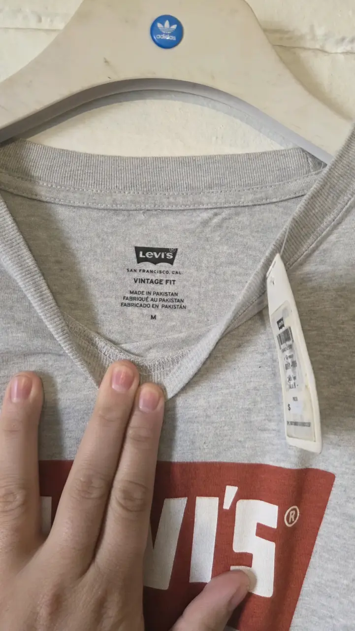 Polera gris Levi's - 2
