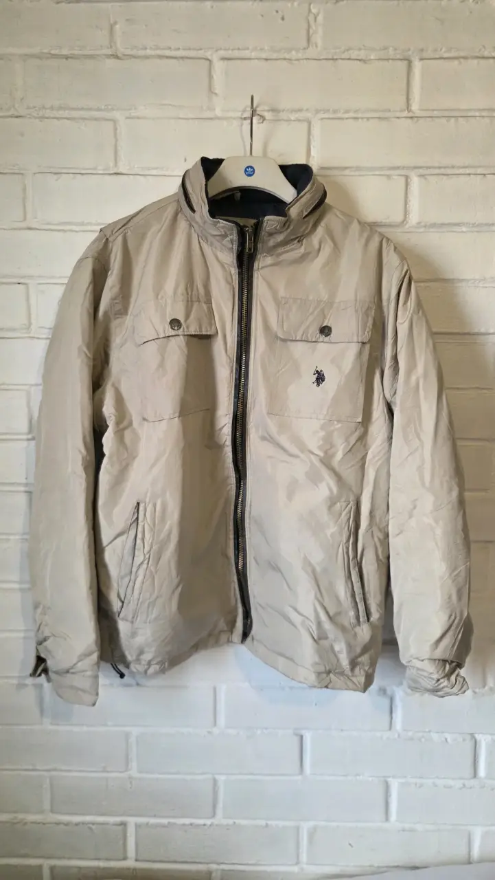 Chaqueta beige con cierre - 1