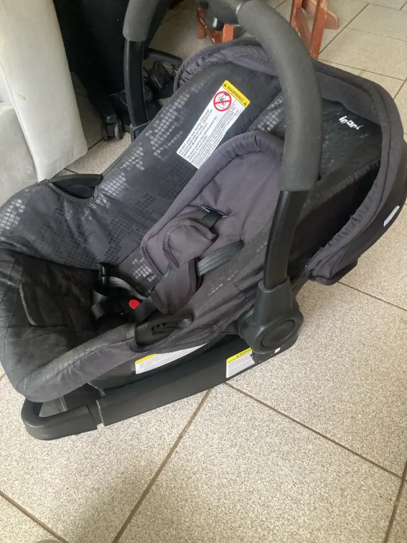 Silla de auto infantil negra - 3