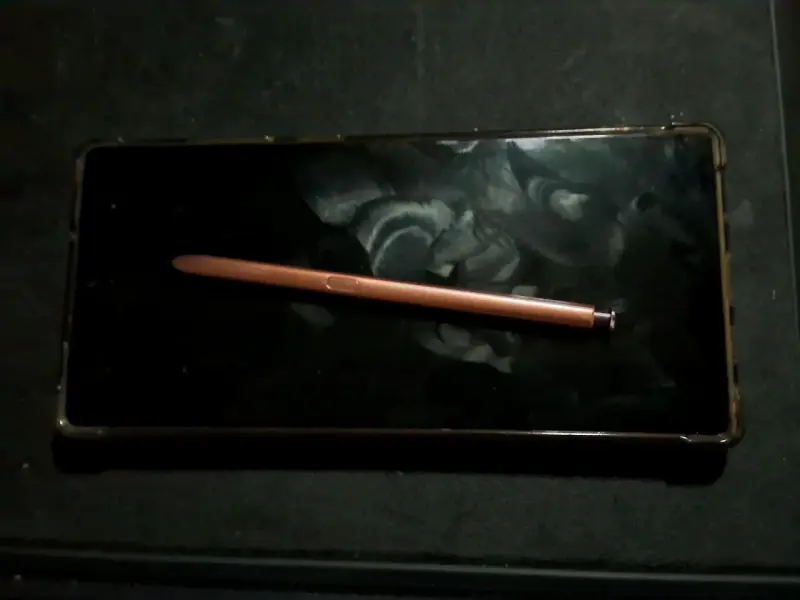 Smartphone con lápiz táctil - 2