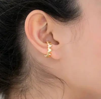 Ear cuff de corazones - miniatura 1