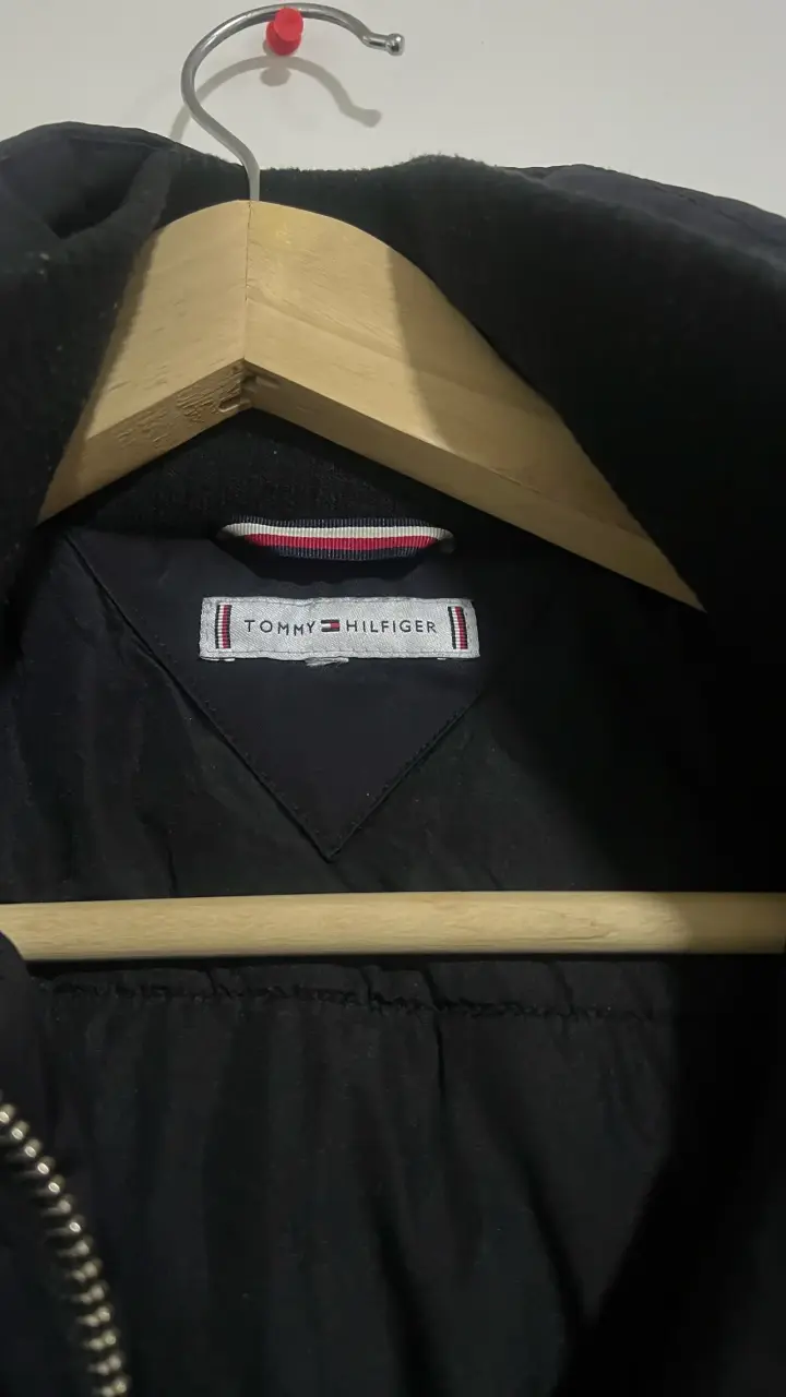 Parka negra con capucha - 2