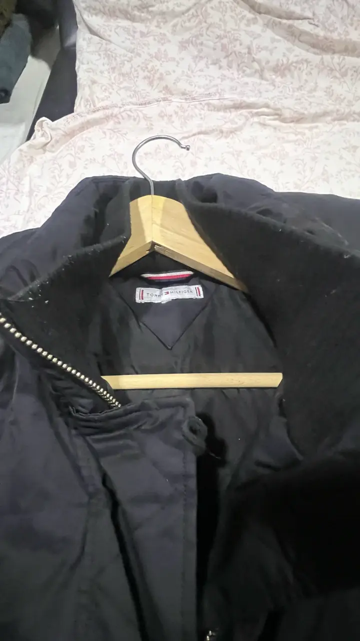Parka negra con capucha - 5